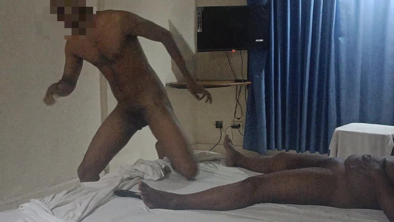 Kaira sweetie: Menina indiana faz ruídos doces enquanto fode à noite