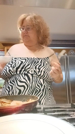 BBW nurse Vicki adventures with friends: Memasak roti untuk makan malam dan berkelip semasa saya memasak
