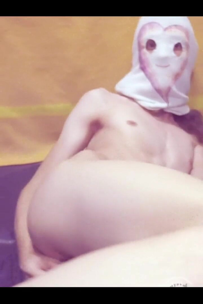 Lina Free: 내 엉덩이 안에 콘돔을 팽창시키고 나 자신을 피스팅!