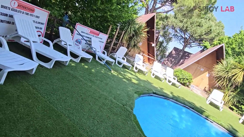 Spicy Lab Production: Duas xoxotas para um italiano