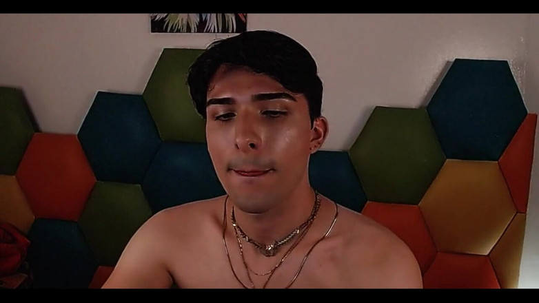 Diego_latinboy: I Like to Undress Very Sensually on Camera for Stepdaddy