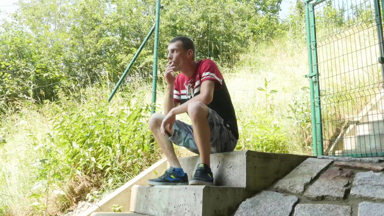 Kinky Twink: Smoking Muscle Cock Instead