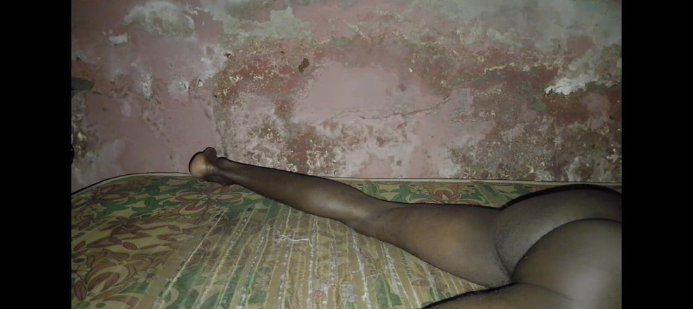 Masturbator emmy: 내 시골 방에서 내 음란한 침대를 두들기