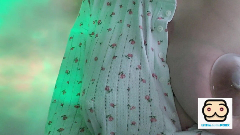 littlejolieroux: 내 감각적인 거대한 젖탱이를 빨아