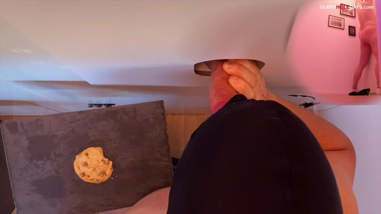 GLORYHOLEGAYS: Gloryhole tati ejaculează pe un fursec - și eu înghit mai mult decât...