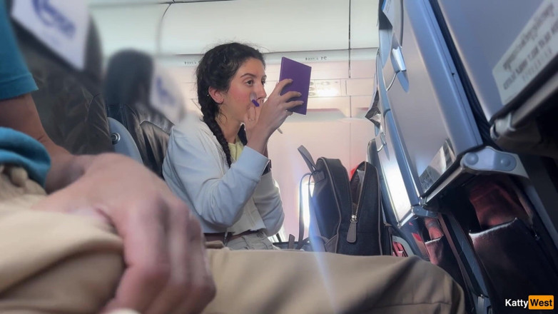 Katty West: Público mostrando pau em avião - menina me trouxe para gozada...