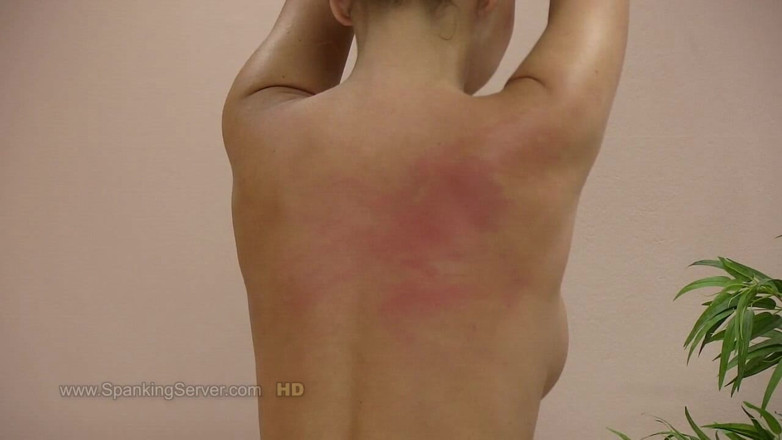 Spanking Server: Tyron, peitsche mit nacktem rücken von frechen typen