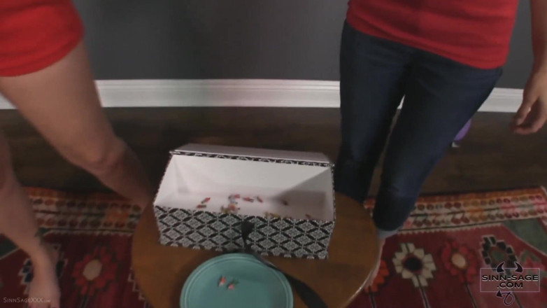 Sinn Sage: Little Party Poopers Con Sinn Sage, Cali Logan