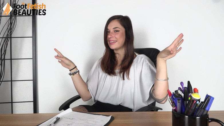 Foot Fetish HD: Profesora traviesa enseña a su estudiante cómo adorar pies deliciosos