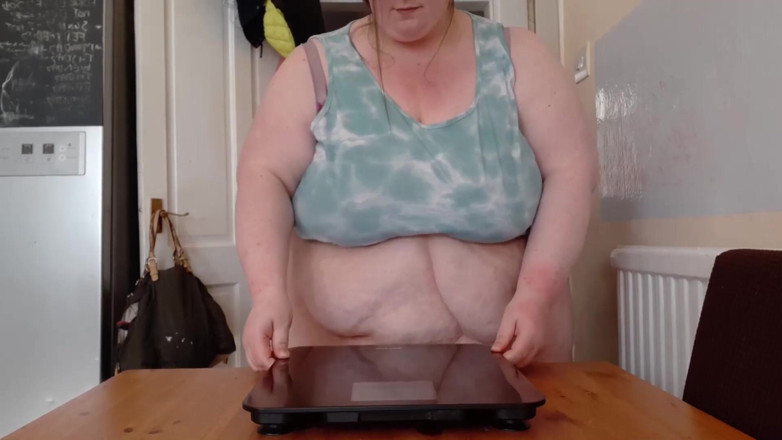 SSBBWLadyBrads: Pesons cet énorme ventre de moi