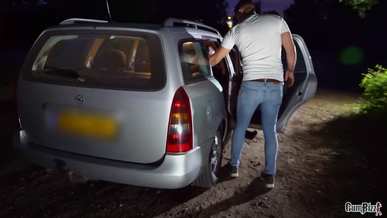 Cumbizz: Turis milf jalang dari breda bercinta di tempat parkir