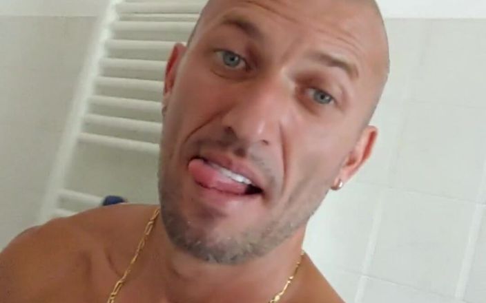 Boy jerking off: Chlapec si honí