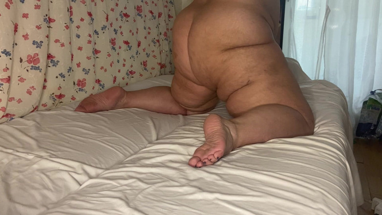 Zina Gabon: Hot MILF spalanzza la figa aperta per l'amante del bbc...