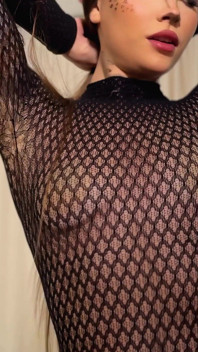 Pantera selvaggia cavalca un enorme dildo