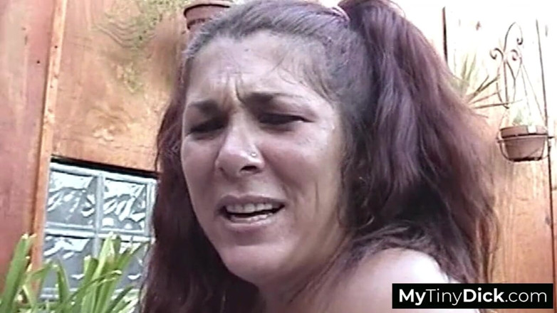 MyTinyDick: Una rossa e una bionda si unino sul suo piccolo...