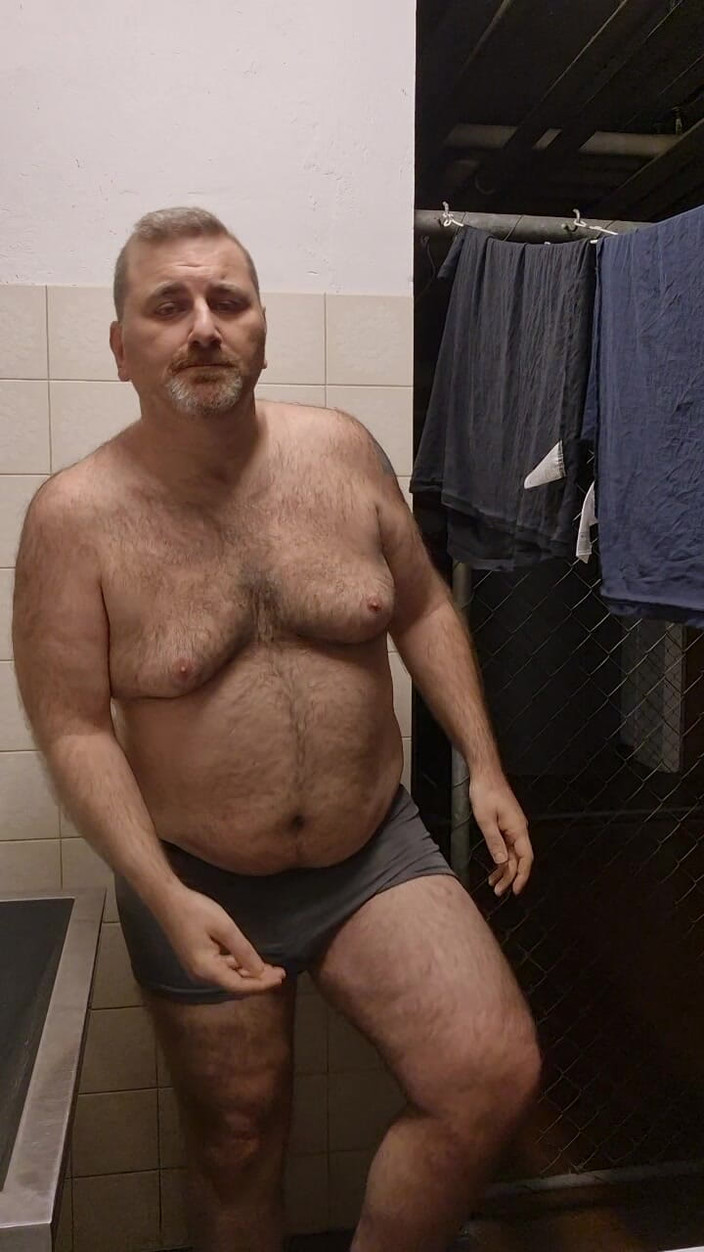 ChubbyDaddyBearLuka: Çamaşır odasında şişman ve tüylü ayı şeritleri