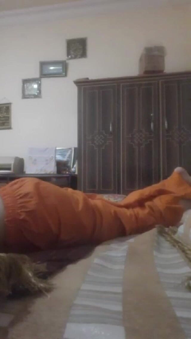 Sapnashah007: Awek Pathan Pathan Pakistan dalam Orange Shalwar menunjukkan pantatnya