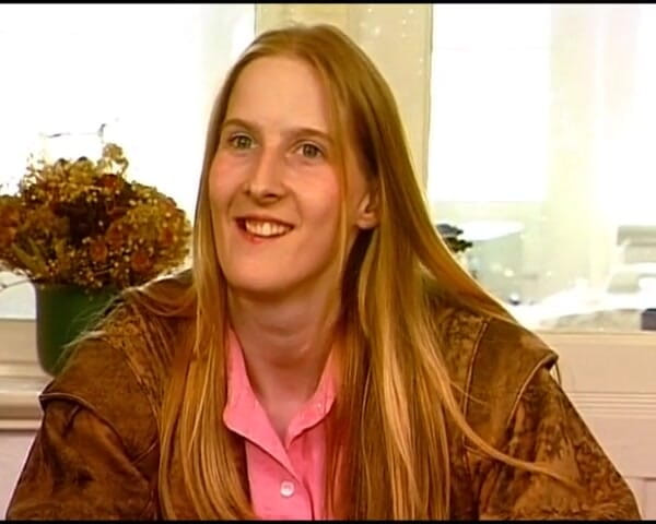 Deutsche XXX Filme: Sua melhor amiga alemã lambeu sua buceta debaixo da mesa