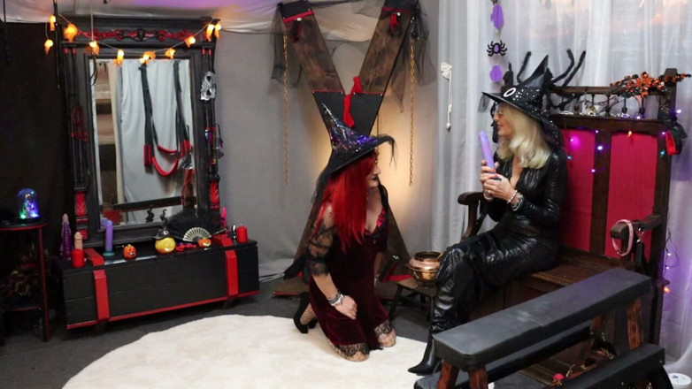 Sissy Dee Dee: Sissy Dee Gets Very Excited for Halloween