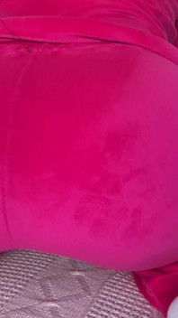 Rosa träningsdräkt stinkande farting