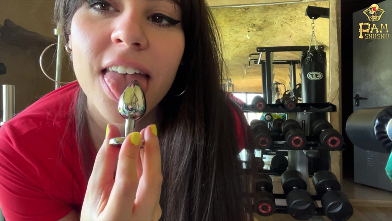 Pamsnusnu: Spor Salonunda Kötü Bir Ejderha Dildosu İle Kıçımı Sikiyorum