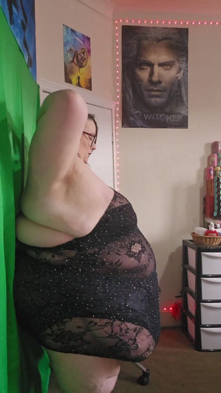 SSBBWLadyBrads: Lets Strip and Dance SSBBW