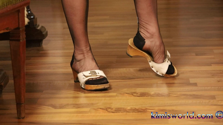 KimisWorld: Houten hakken, nylon plagen en langzame wandeling verleiding