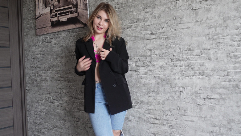 Misty Phoenix: Skromný navenek, děvka uvnitř