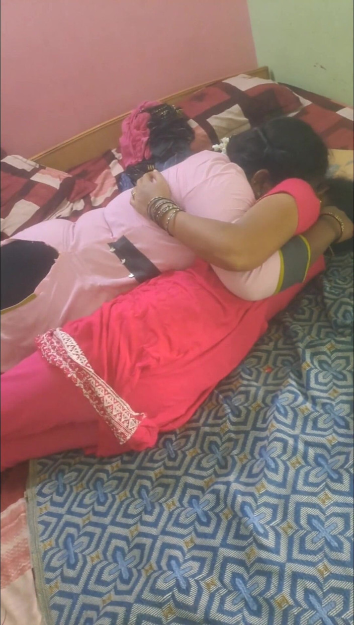 Tamil lesbian: Unties lesbiche catturate dal fidanzato