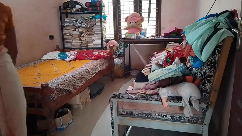 LEGSCOUPLE12: Gadis desa India dientot habis-habisan di rumah temannya