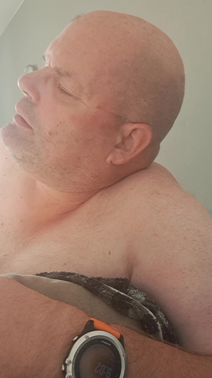 Fickspecht: Un coup de cul avec un gode le matin chasse...