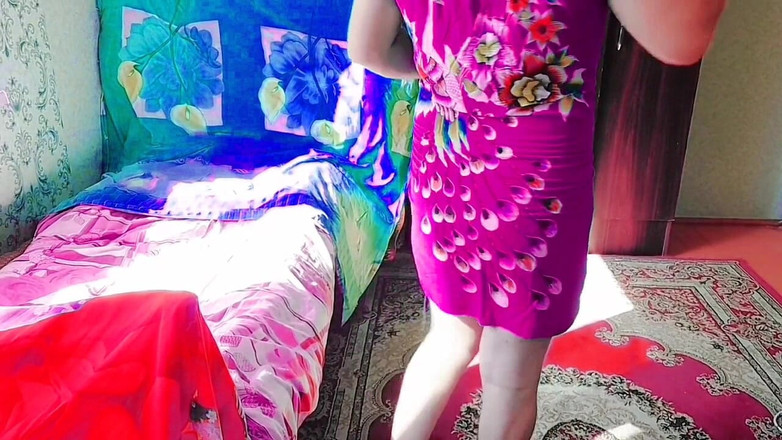 Kitty_Cross: Transgênero quente bonita ladyboy vestido curto corpo branco sexy dançarina...