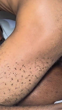 Une black dit de me creuser plus profondément