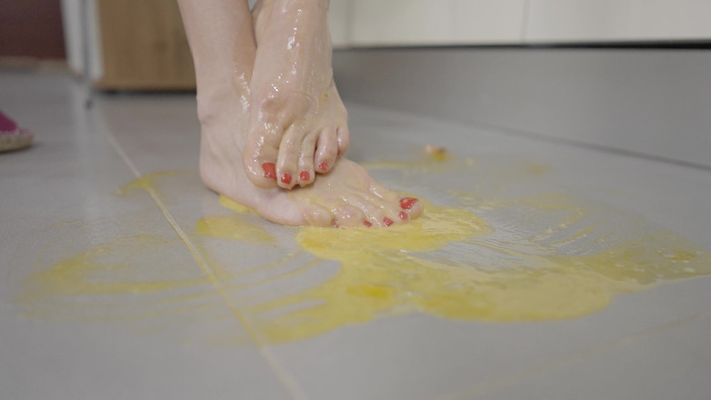 Jasmine RougeXXX: Máy bay bà già tóc vàng buồn chán chà đạp trứng...