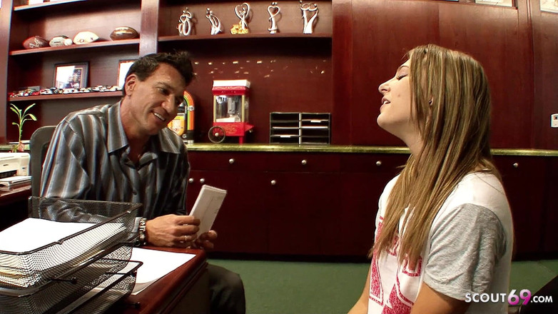 Full porn collection: Босс с большим членом трахает худенькую юную секретаршу-блондинку после работы