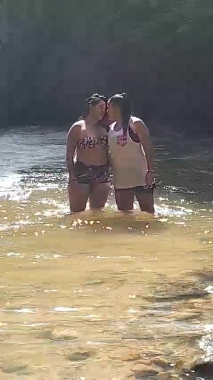 Leona AndJazzlin: Coppia Latina Fa Sesso Nudo