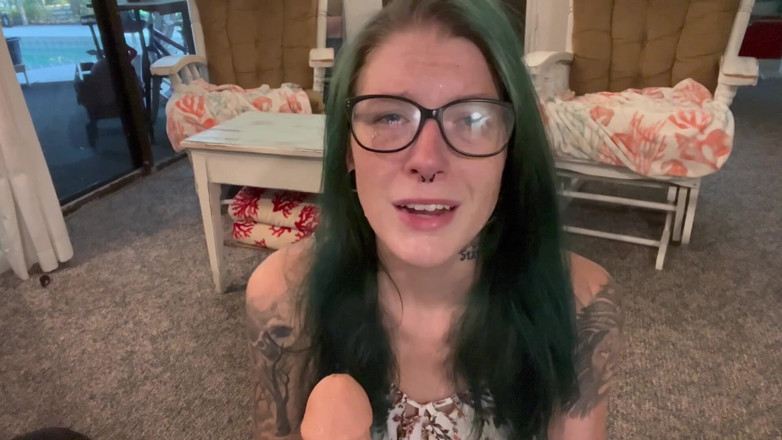 Missellie8: Puta hambrienta de leche