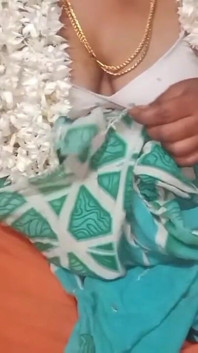 Tamil House Wife Hot Romantic Sex in Bedroom