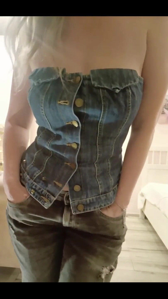 FrauleinP: Pissing jeans zatímco břicho tlačítko lechtání