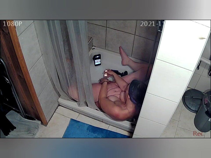 KittieNoOne: 淋浴摄像头显示我在玩弄