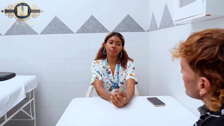 NickJowel: L'appuntamento Con L'infermiera Nera Termina Con Un Controllo Della Prostata