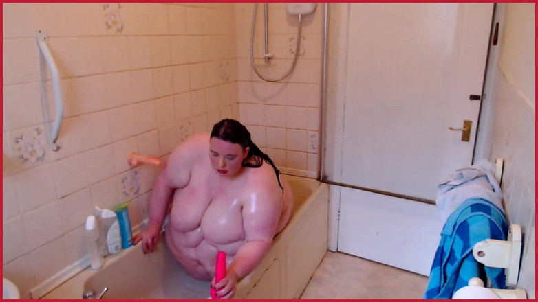 SSBBWLadyBrads: Awek montel super saiz Lady Brads berseronok di bilik mandi...