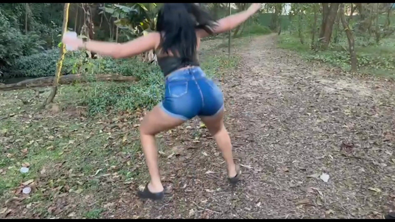 Lidi Ferrari: J’ai emmené mon petit copain au milieu des bois, on...