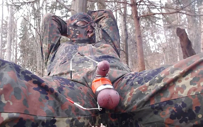 Gaylectrician: Outdoor e-stim cumshot 21-03-12