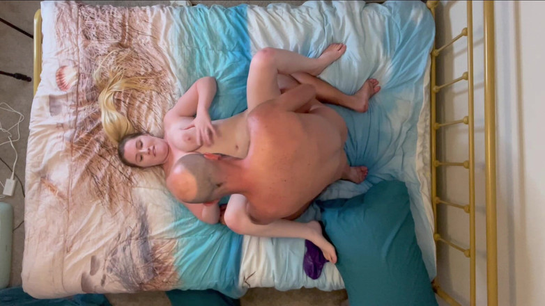 Island Boy Vids: Emma Shay a Velké kozy poskakující ke stropu