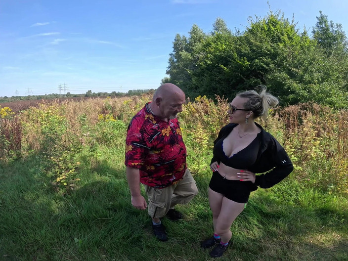 Beverly peach: Мінет на відкритому повітрі. Старий мене спокушає. Егон Ковальський