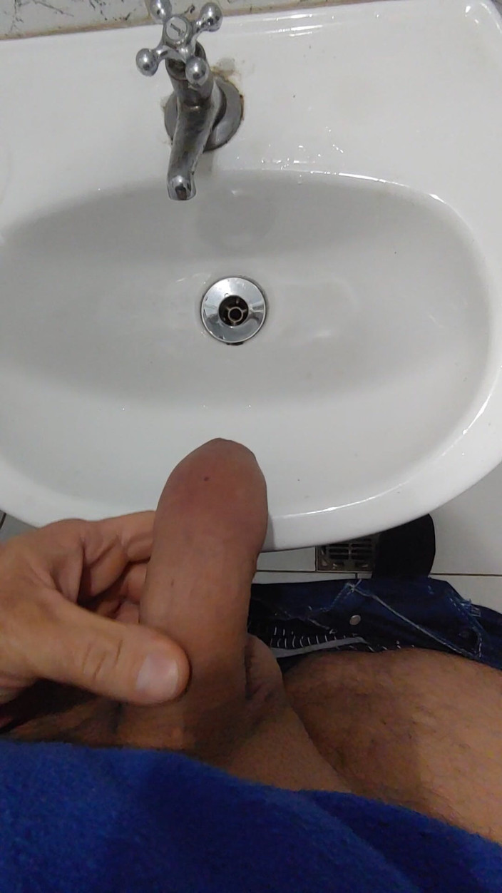 BruxoAlpha777: Dicker Schwanz, der mit Haut pinkelt