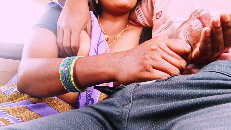 Telugu honey lips: Desi Car Sex mama vitregă și fiul vitreg
