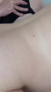 Orgie action på sängen med stora röv kycklingar