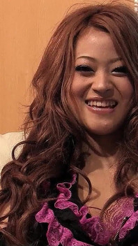 Kinky milf Aozora filmade onanerar i hårig fitta